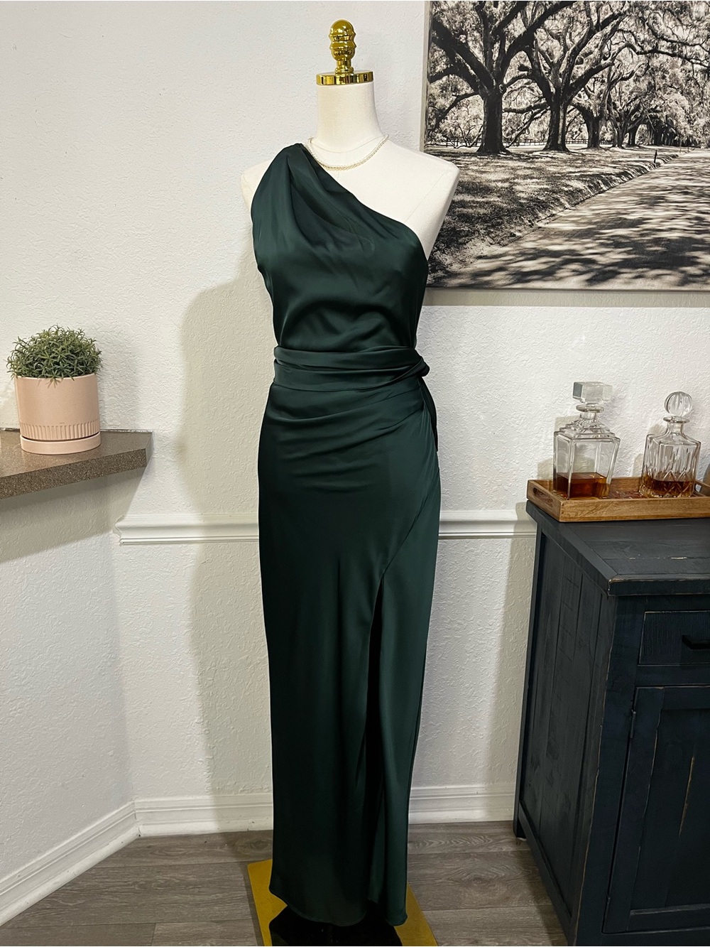 NWT Lulu's Emerald Asymmetrical One-Shoulder Satin-like Gown Medium - Picture 2 of 16
